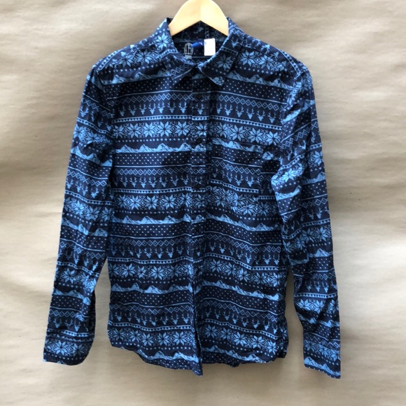 H&M Other - Christmas Shirt